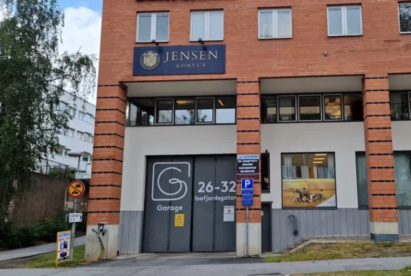 fasadskylt stockholm i plåt för komvux